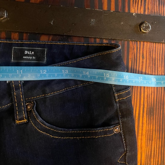 Volcom Low Rise Skinny Jeans - Picture 6 of 7